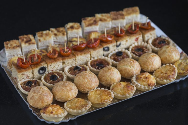 Pâtisseries Et Gourmandises Par Stéphane Glacier Bois-colombes Les petits-fours salés chauds - Stéphane Glacier